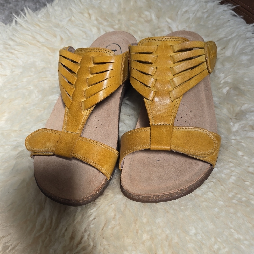 Taos Yellow Wonder Slide New Without Box